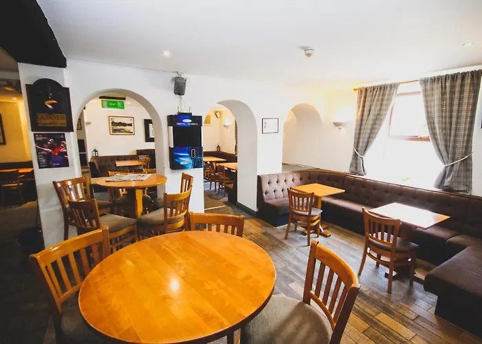 The Kings Arms فندق شاب