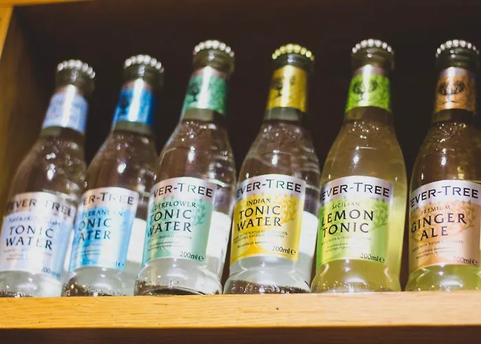 The Kings Arms شاب